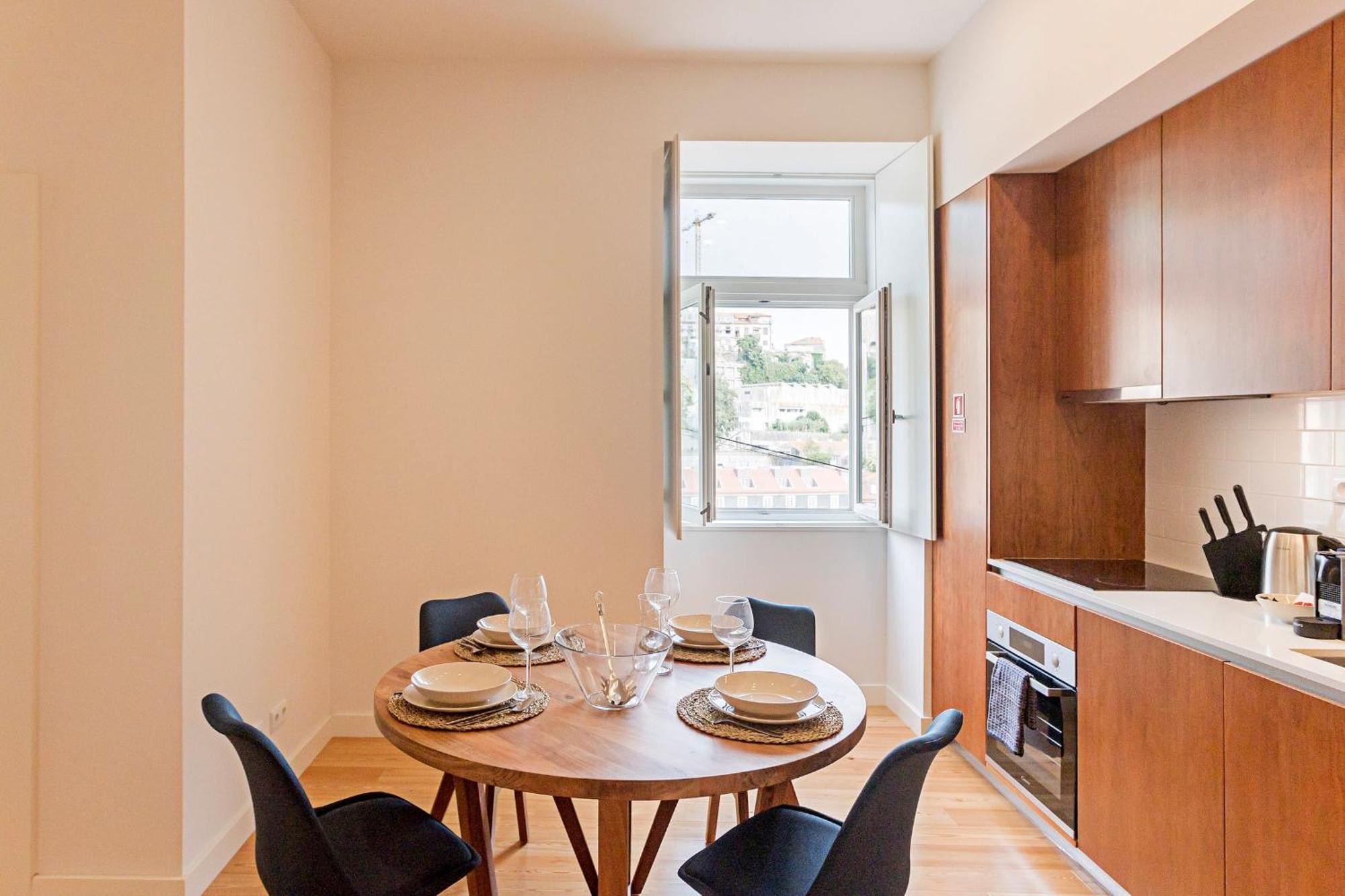 Superb Flat W Balcony And Ac By Lovelystay *
