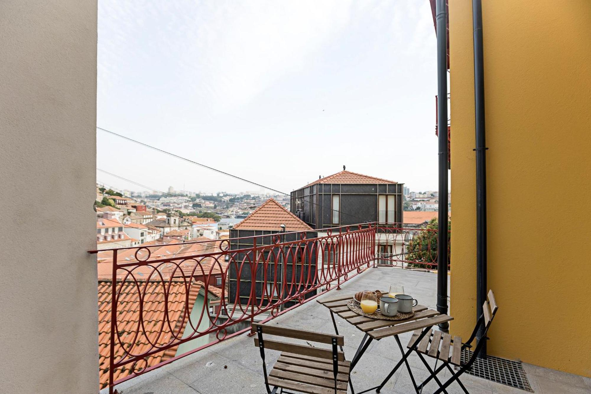 Superb Flat W Balcony And Ac By Lovelystay