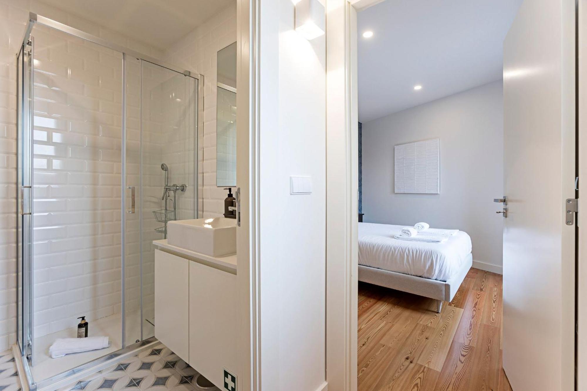 Superb Flat W Balcony And Ac By Lovelystay * Porto