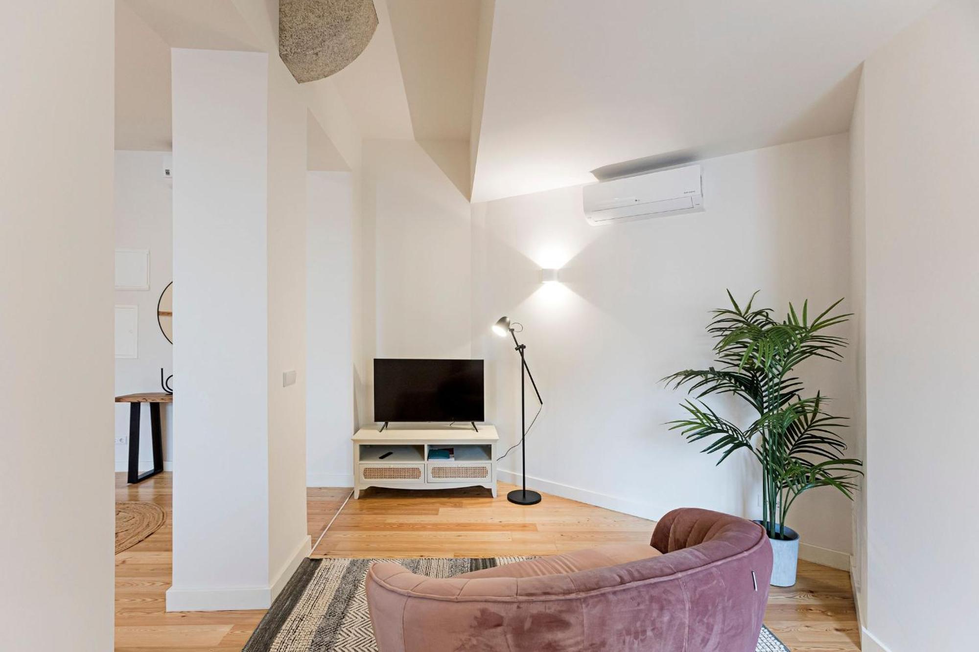 Superb Flat W Balcony And Ac By Lovelystay Porto