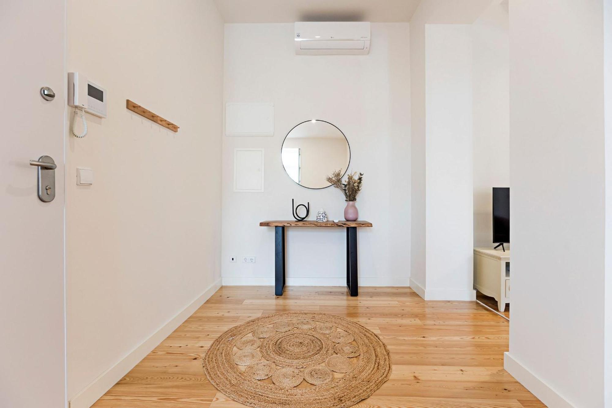 Superb Flat W Balcony And Ac By Lovelystay Porto
